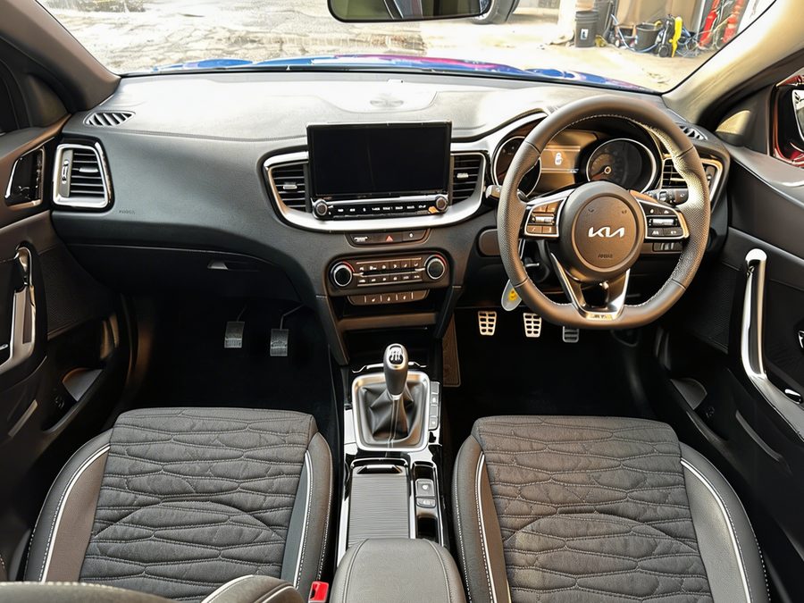 Manual and automatic vehicle interior